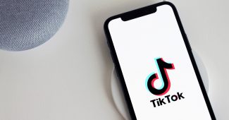 Logo de TikTok sur mobile