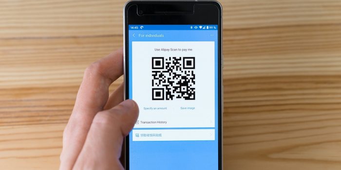 Un code QR sur un smartphone